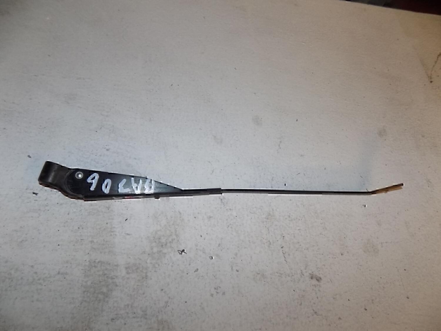 Поводок стеклоочистителя переднего VAZ Lada 2107