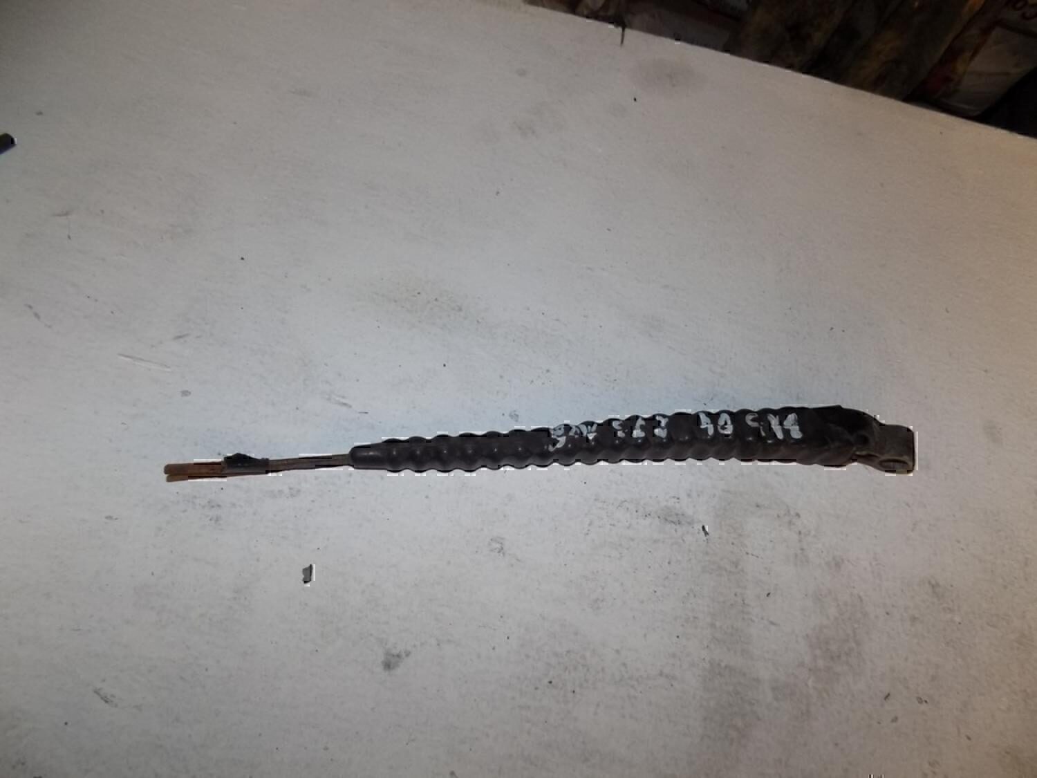 Поводок стеклоочистителя переднего VAZ Lada 2107