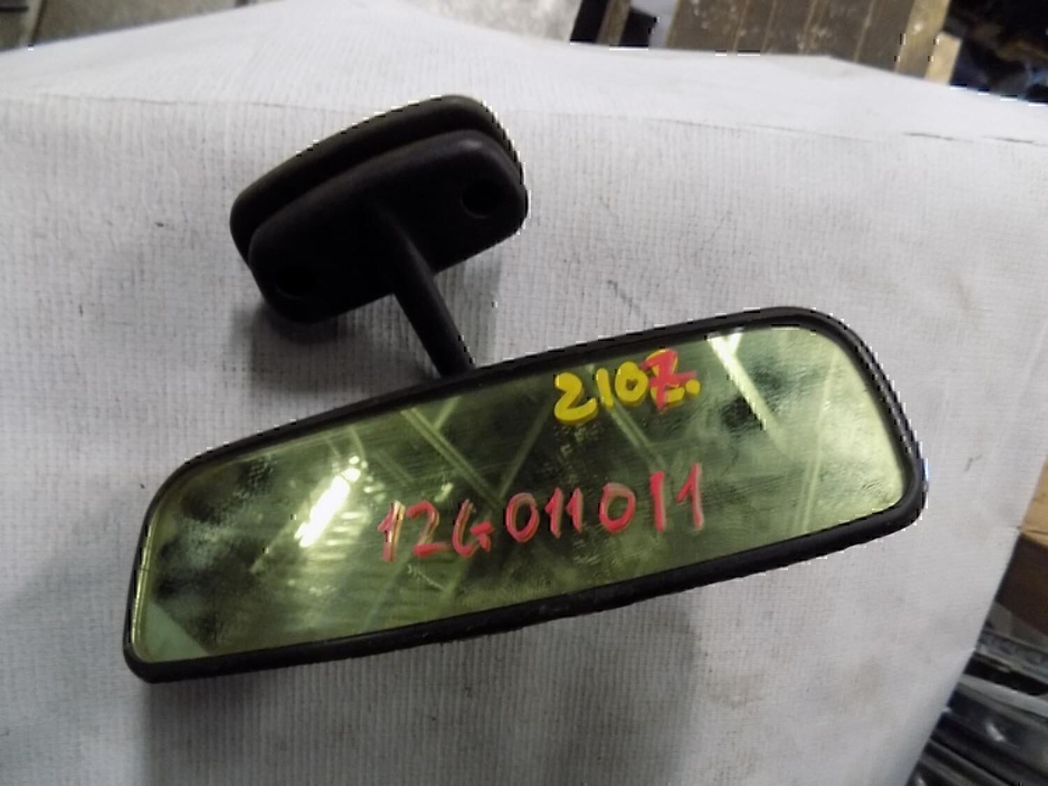 Зеркало заднего вида