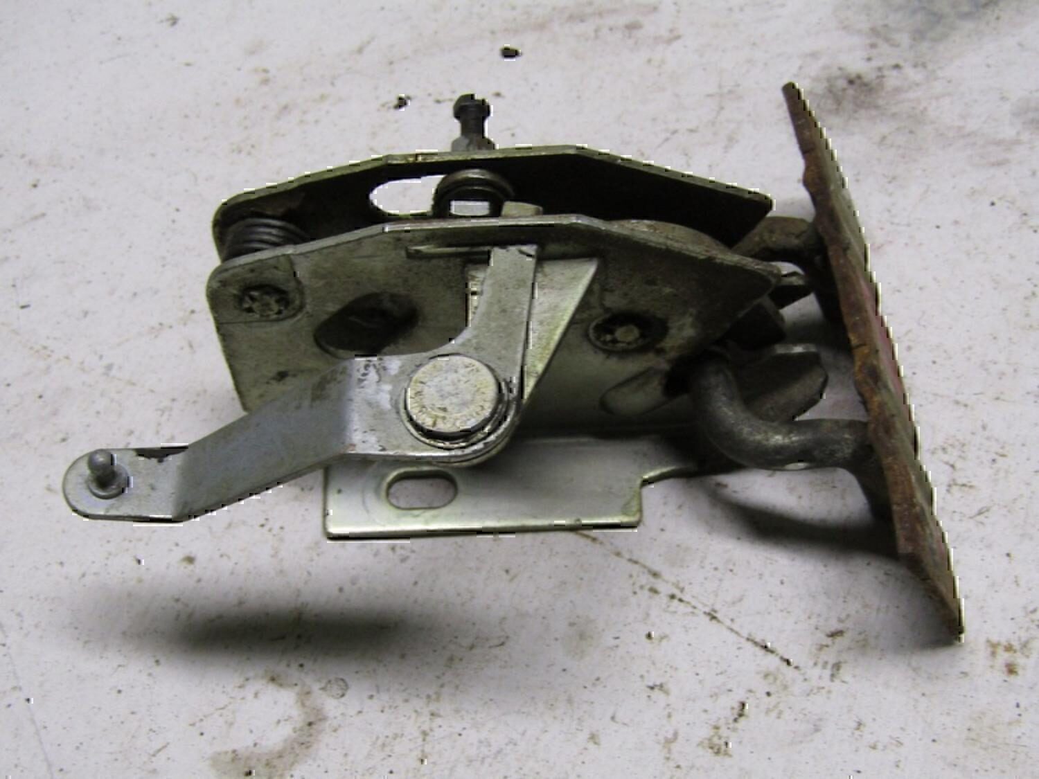 Замок багажника VAZ Lada 2115