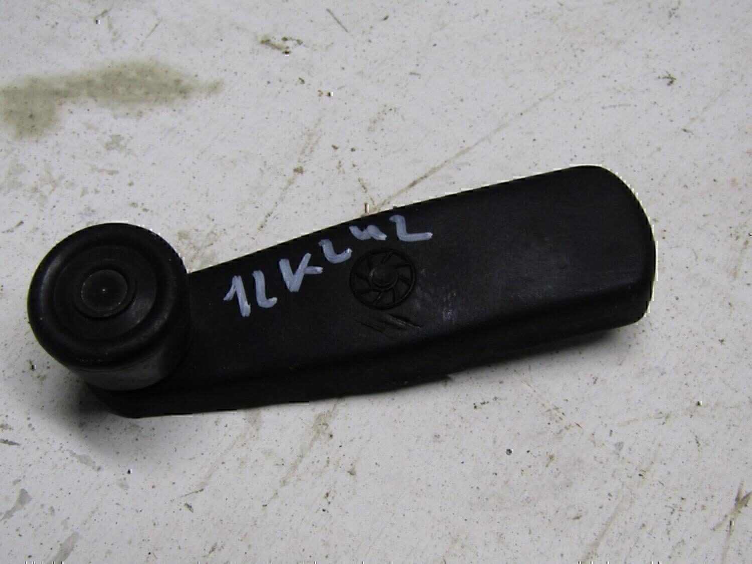 Ручка стеклоподъемника VAZ Lada Granta 2011>