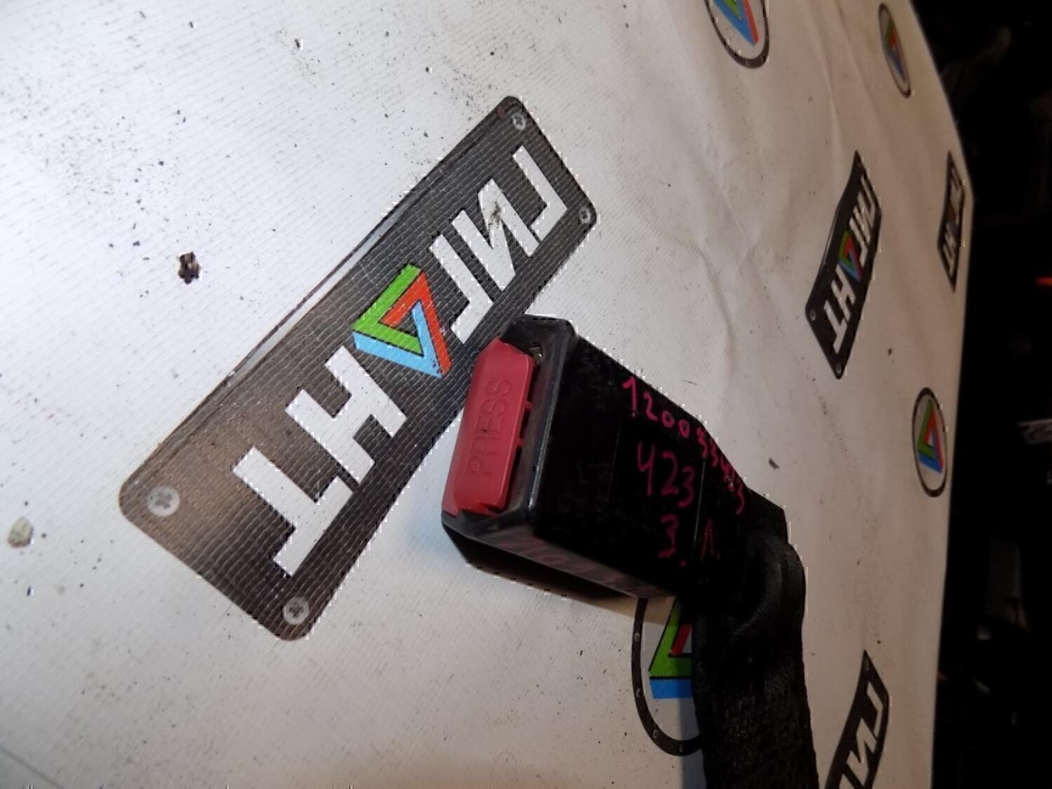 Ответная часть ремня безопасности VAZ Lada 2115