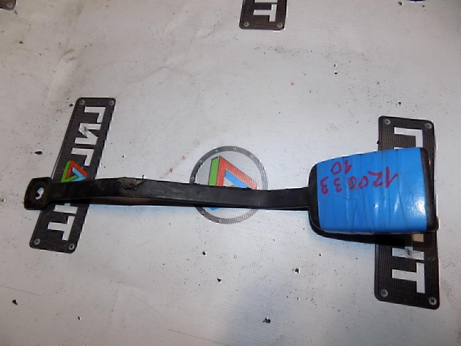 Ответная часть ремня безопасности VAZ Lada 2107