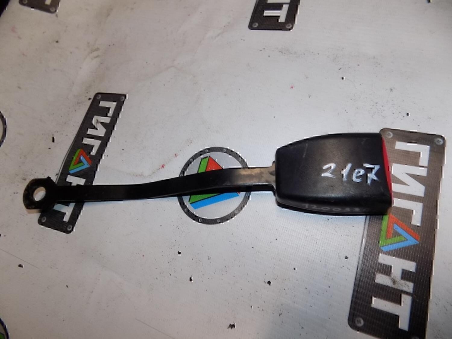 Ответная часть ремня безопасности VAZ Lada 2107