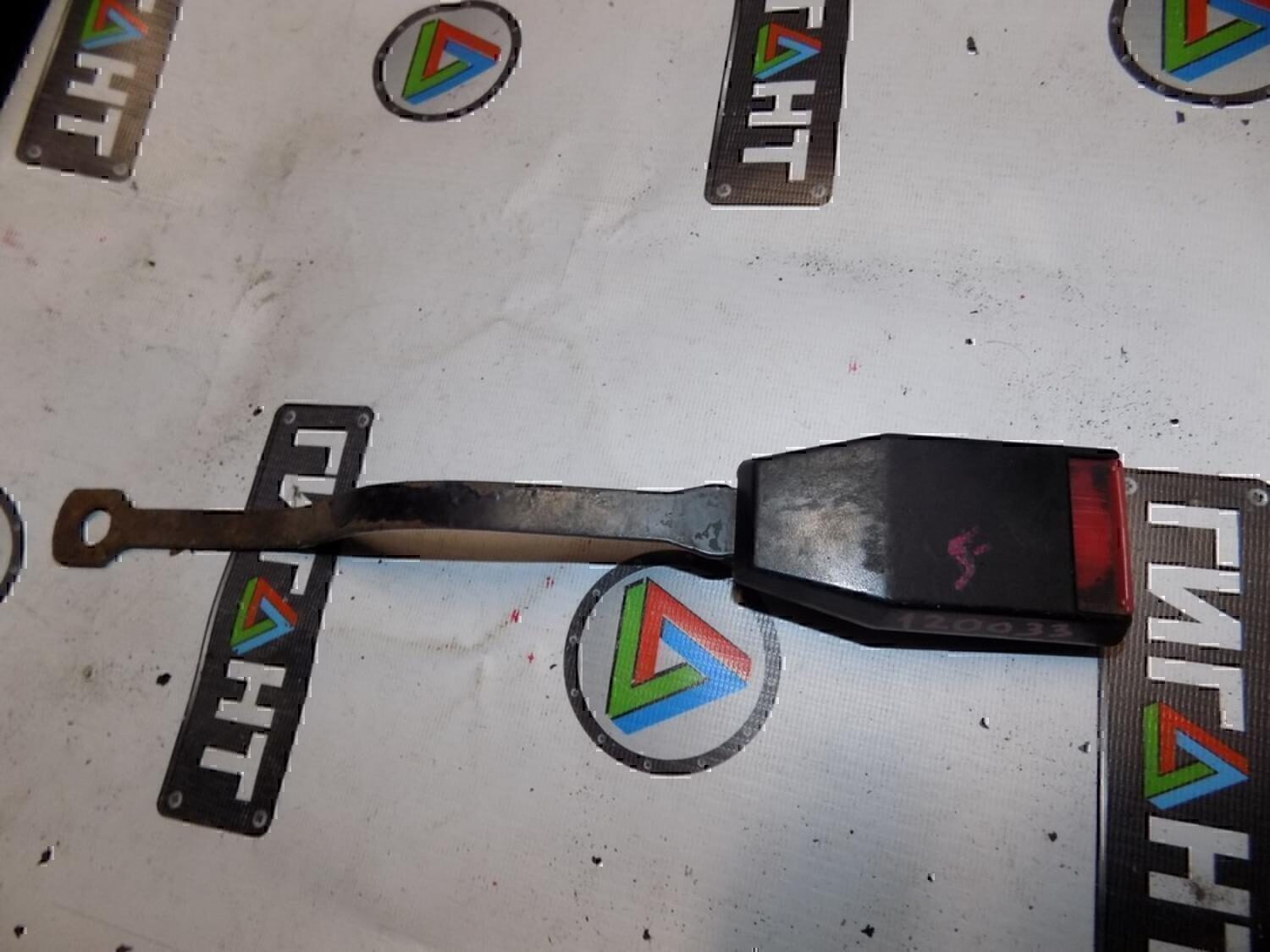 Ответная часть ремня безопасности VAZ Lada 2107