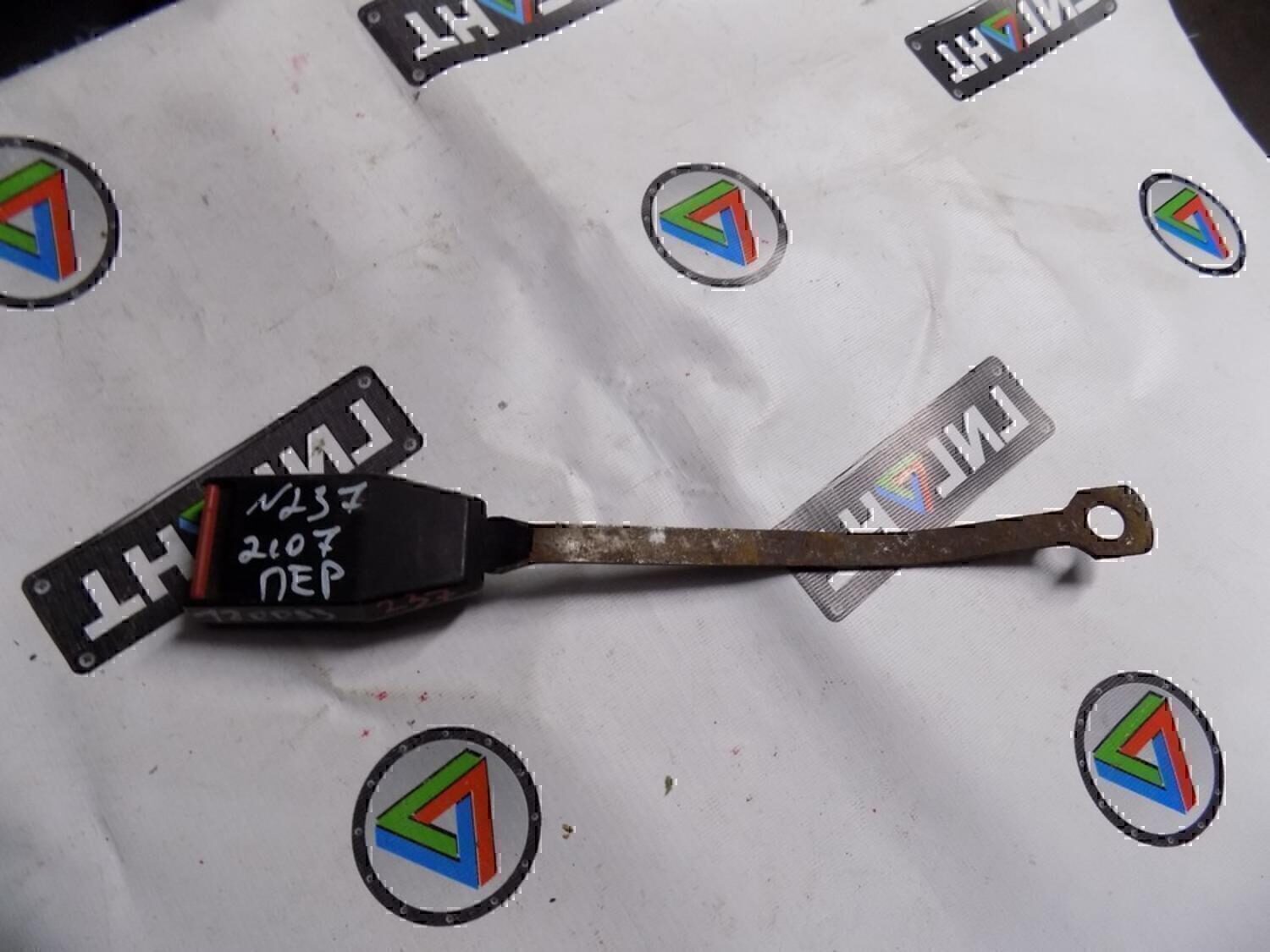 Ответная часть ремня безопасности VAZ Lada 2107