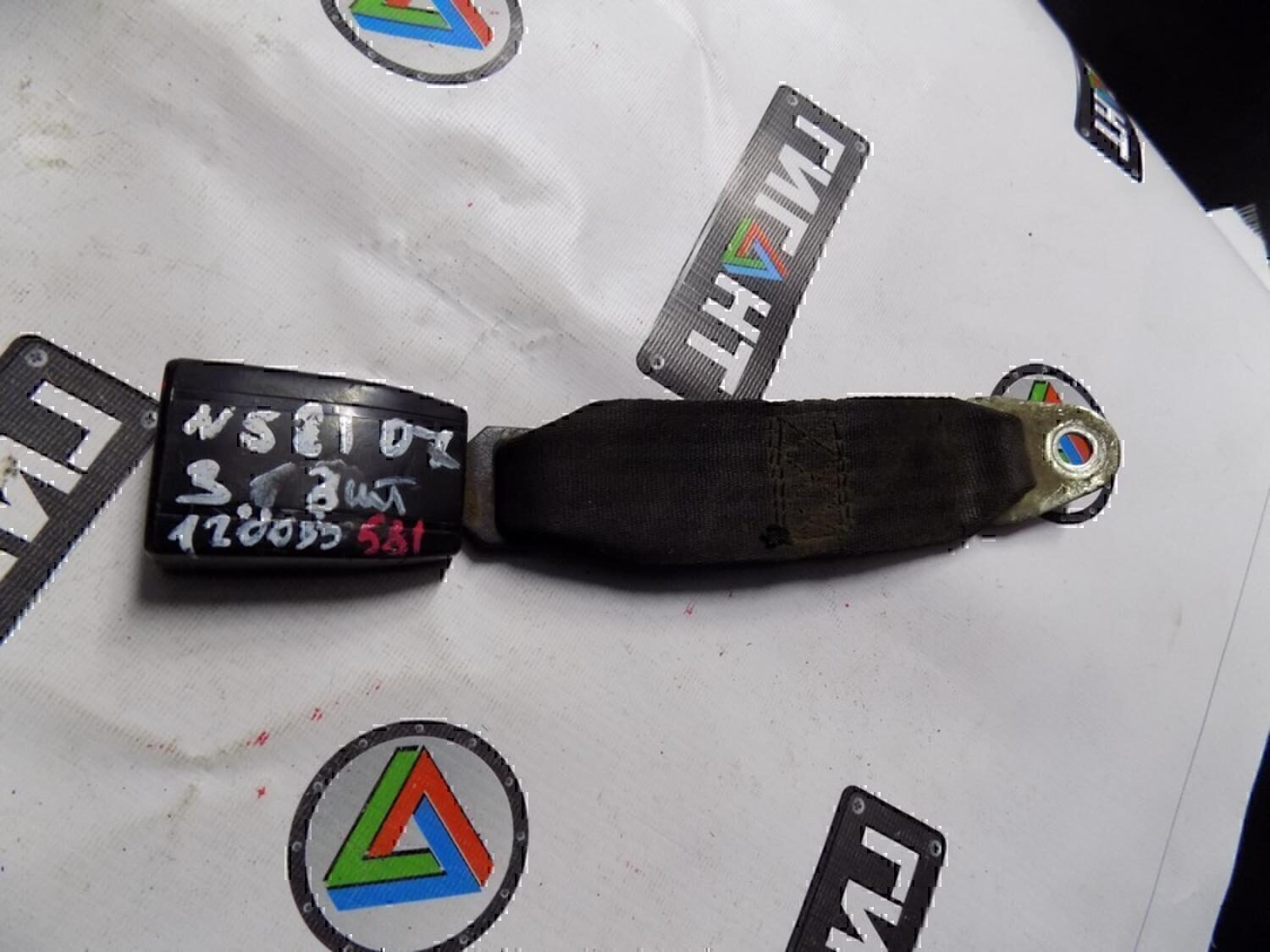 Ответная часть ремня безопасности VAZ Lada 2107