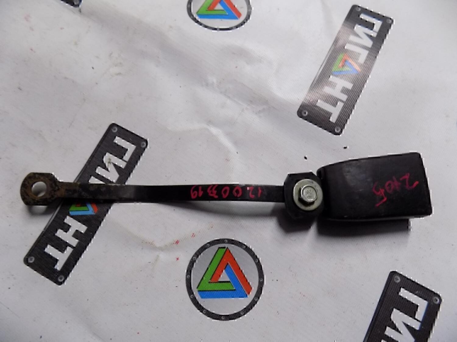 Ответная часть ремня безопасности VAZ Lada 2107