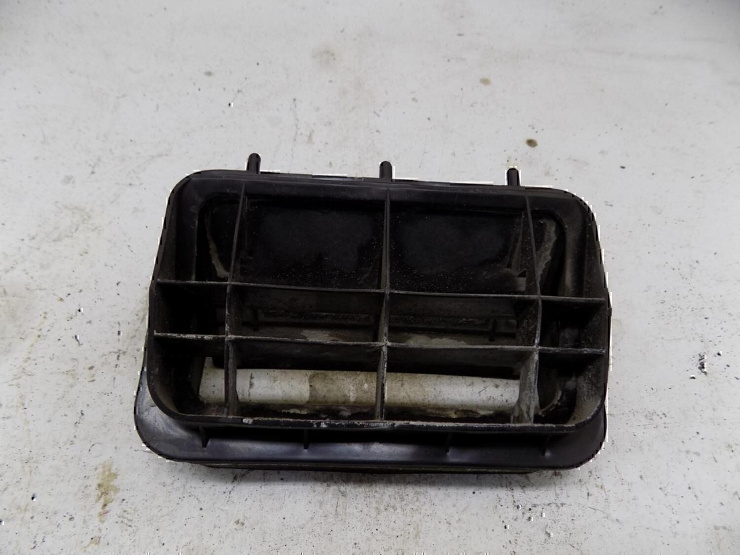 Решетка вентиляционная VW Passat [B3] 1988-1993