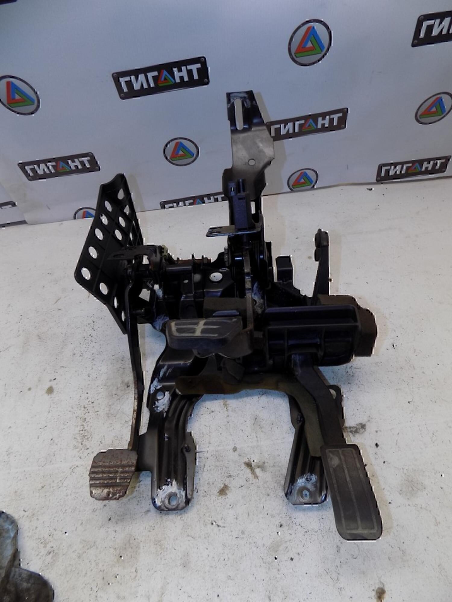 Блок педалей VW Passat [B3] 1988-1993