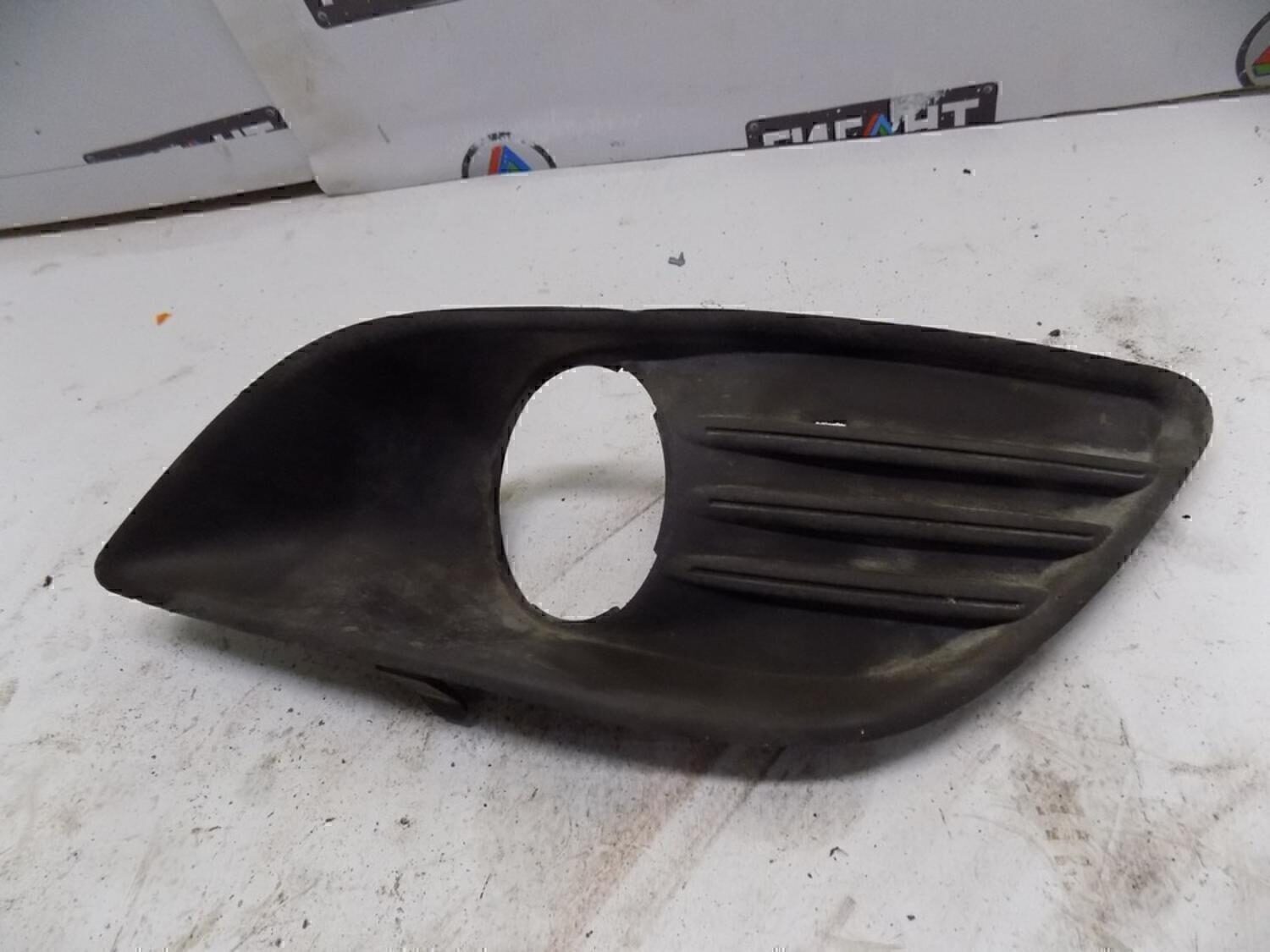 Решетка в бампер правая FORD Focus II 2008-2011