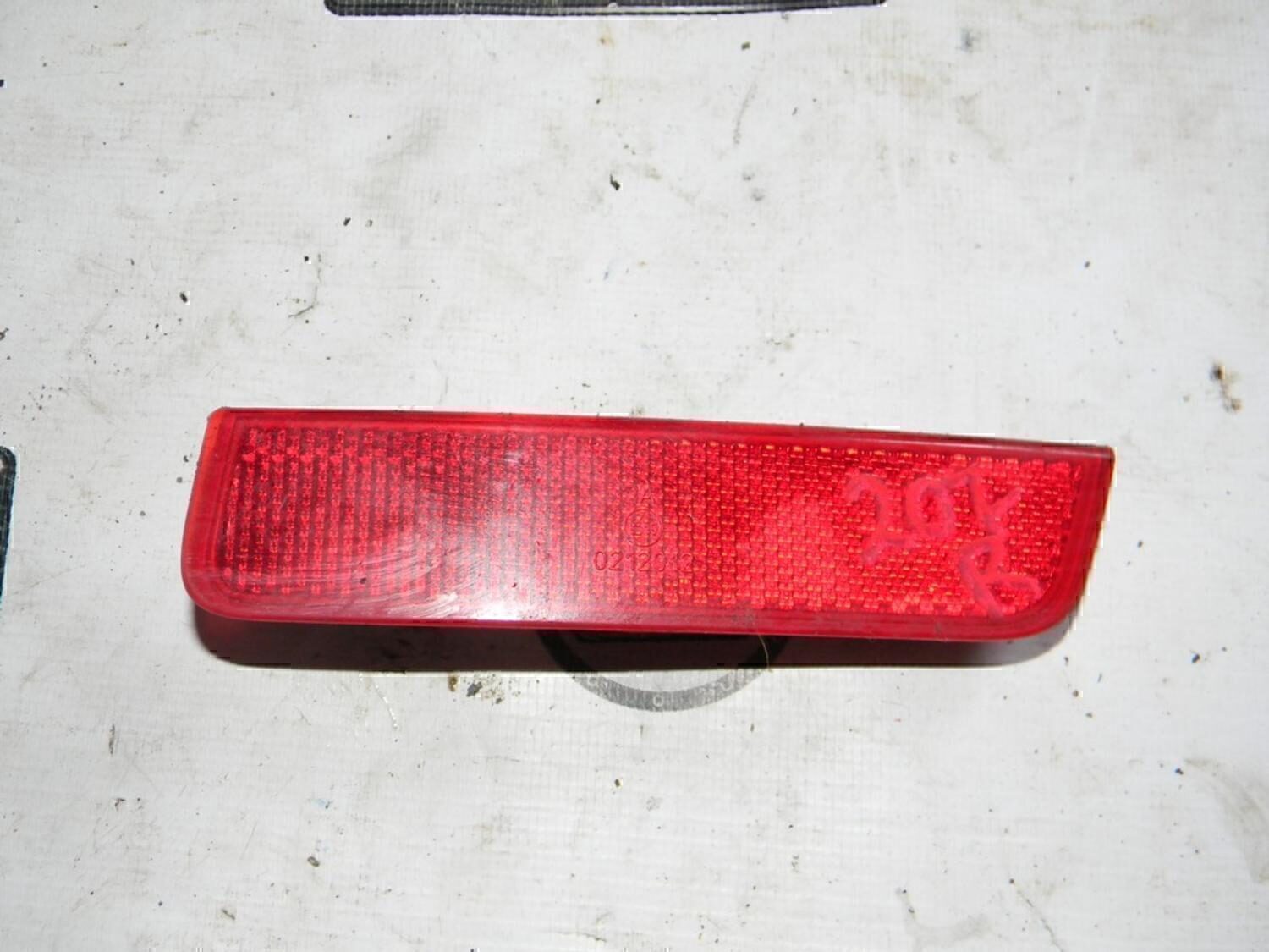 Отражатель в бампер задний правый RENAULT Duster 2012>