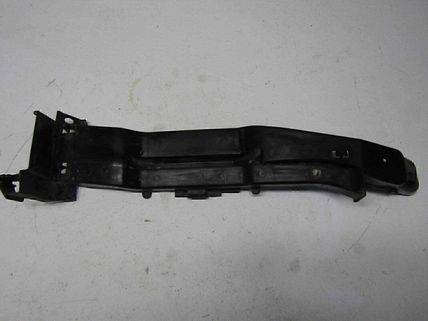 Канал для кабеля Audi Yeti 2009>