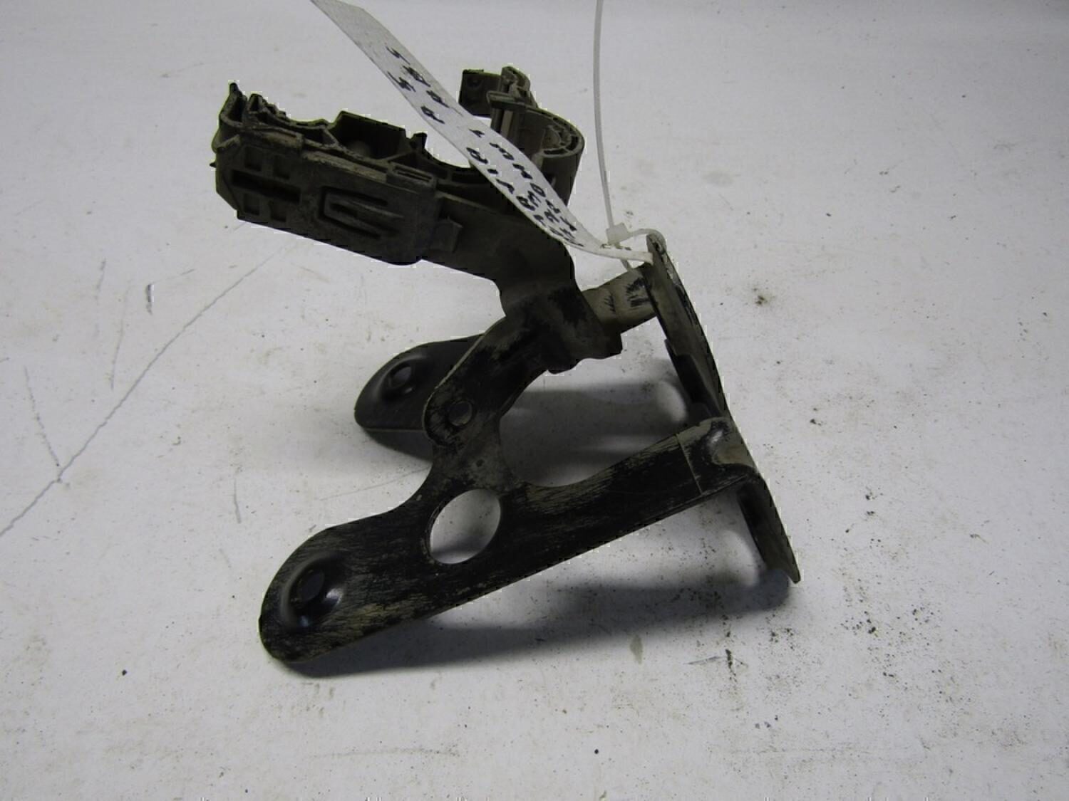 Кронштейн блока ABS (насос) Audi Touran 2003-2010