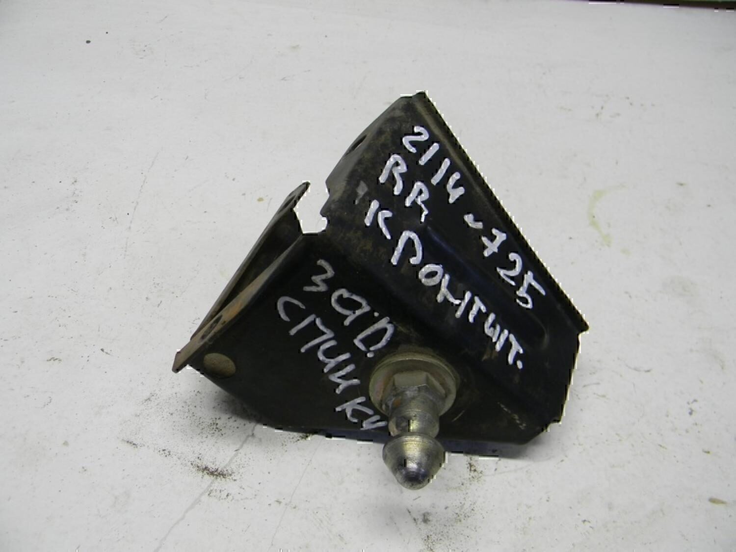 Кронштейн (сопут. товар) VAZ Lada 2114