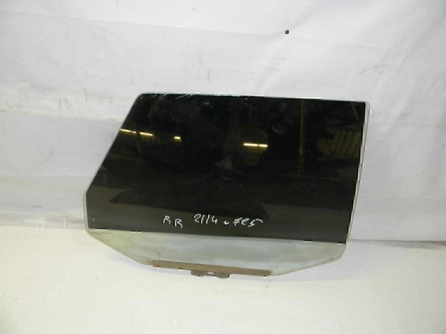 Стекло двери задней правой VAZ Lada 2115