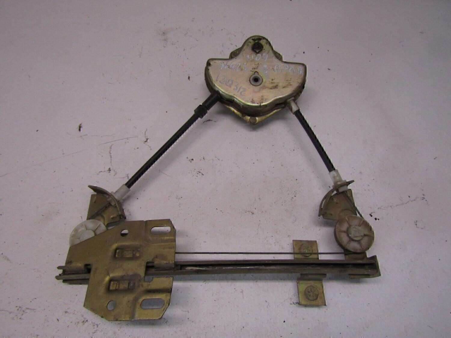 Стеклоподъемник механ. задний правый VAZ Lada 2115