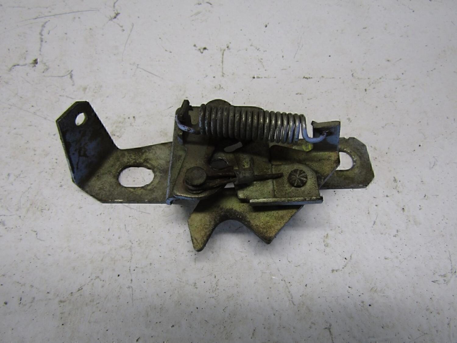 Замок капота VAZ Lada 2107