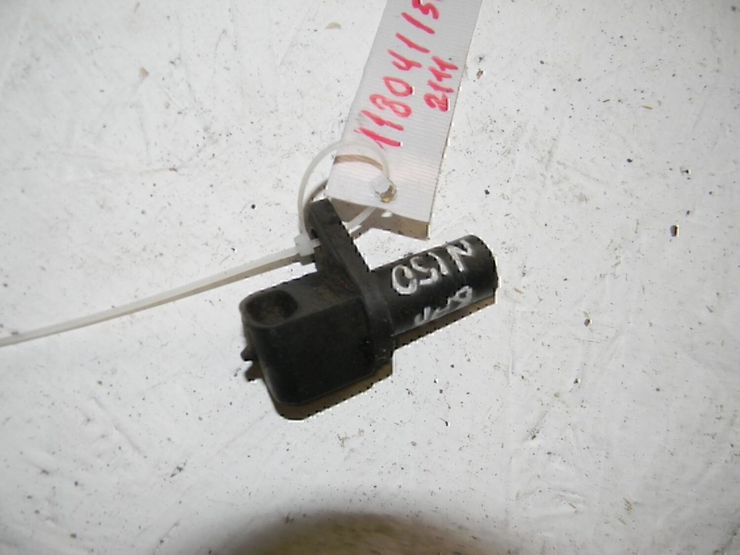 Датчик положения коленвала VAZ Lada Granta 2011>