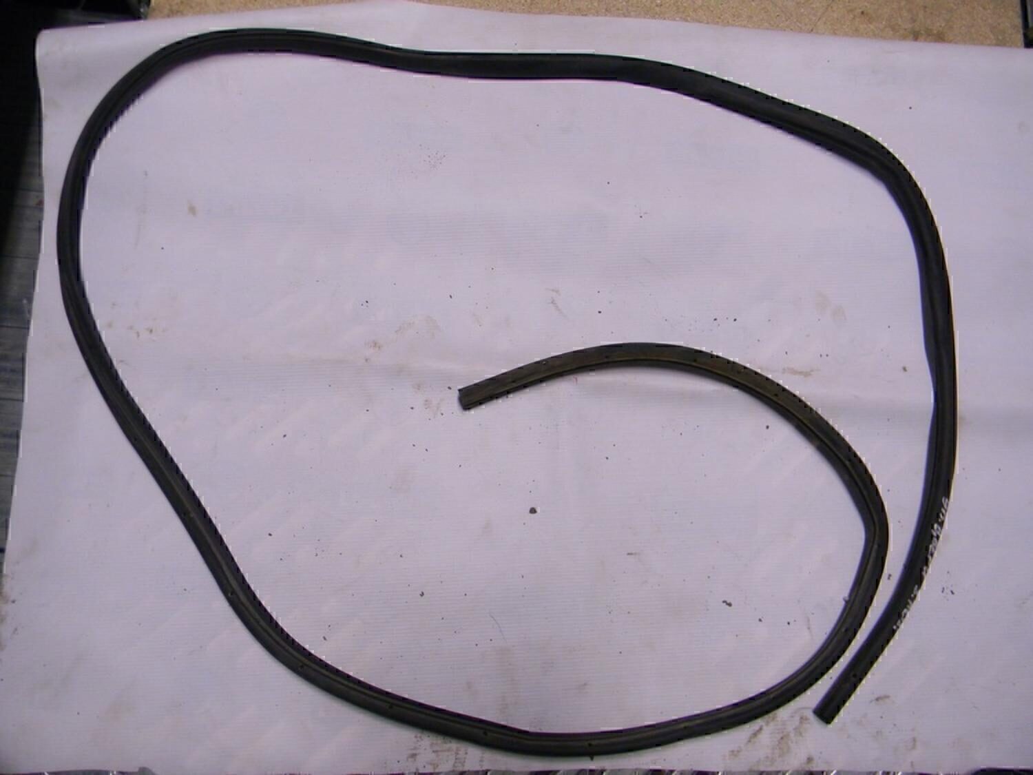 Уплотнитель двери FORD Focus II 2005-2008