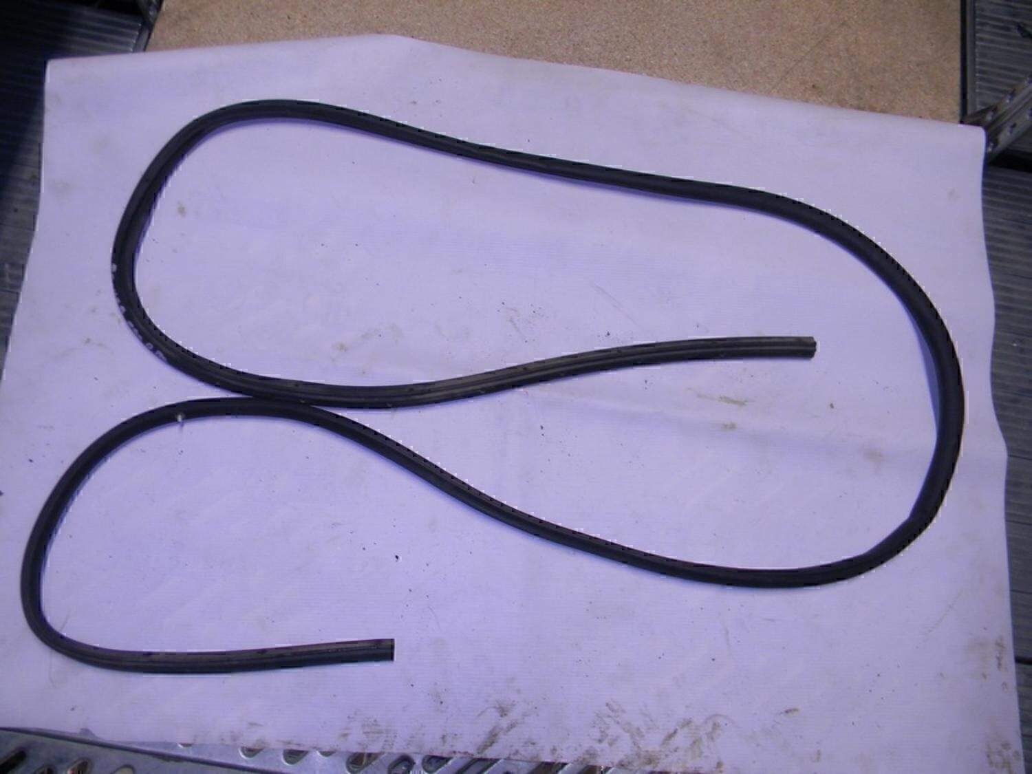 Уплотнитель двери FORD Focus II 2005-2008