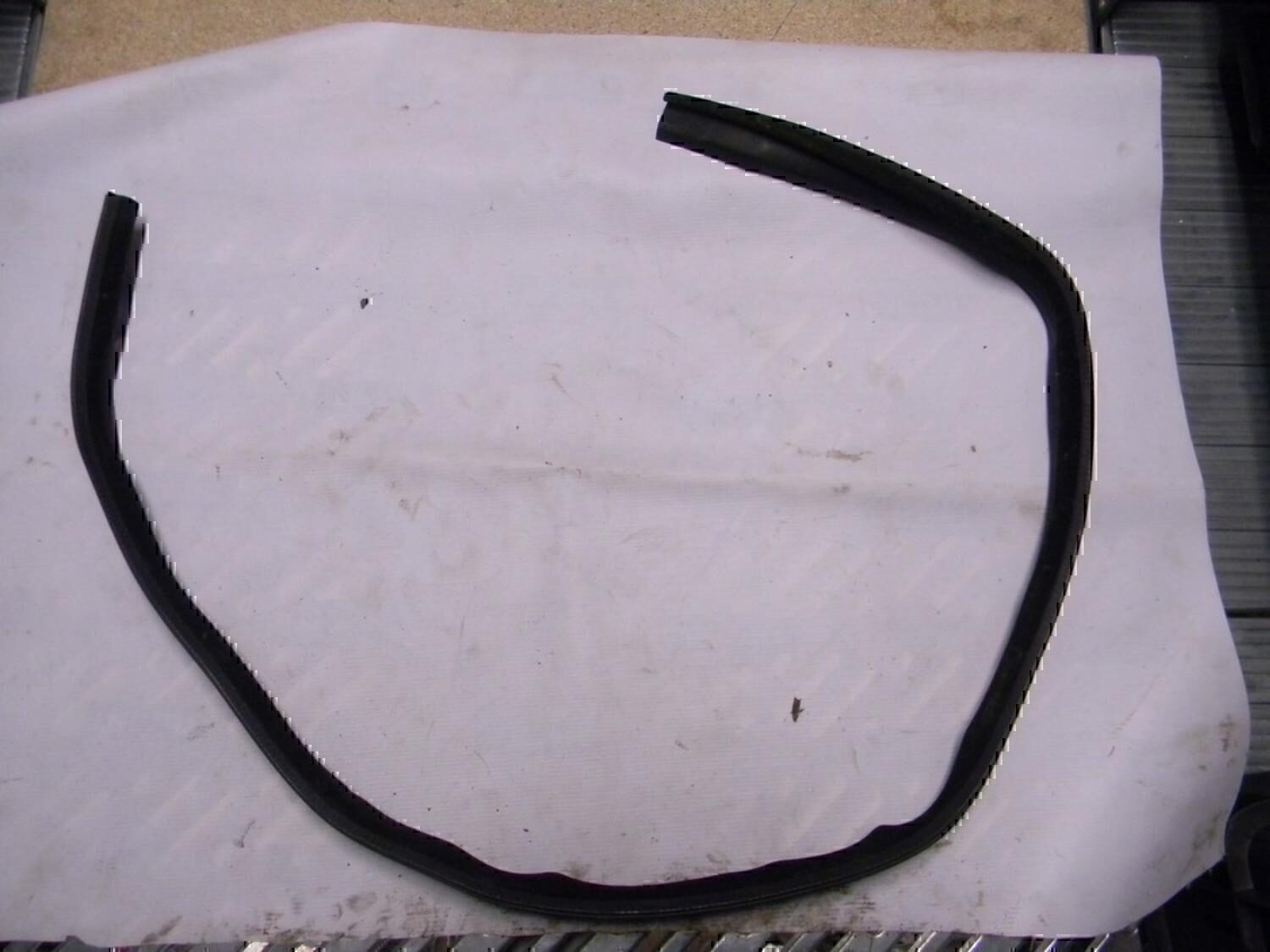 Уплотнитель (внутри) RENAULT Duster 2012>