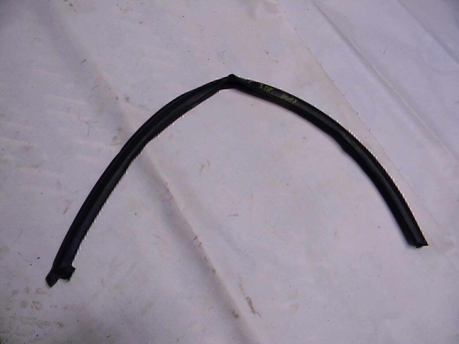 Уплотнитель двери Chevrolet Lanos 2004-2010