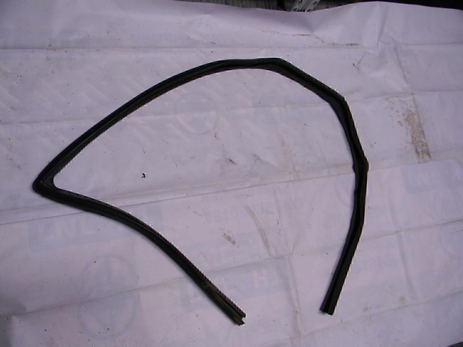 Уплотнитель стекла двери Chevrolet Aveo (T200) 2003-2008