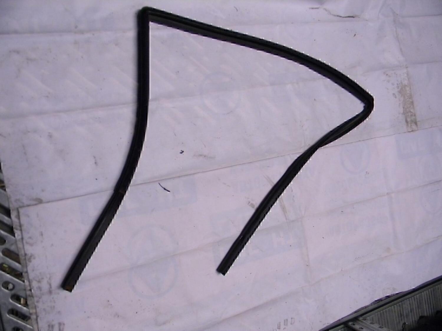 Уплотнитель стекла двери DAEWOO Matiz 2001-2015