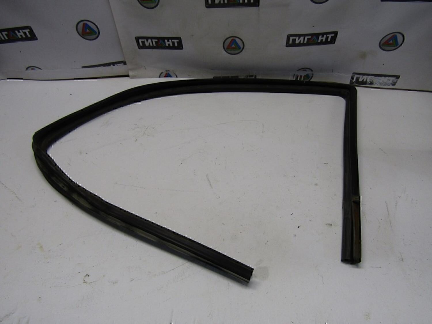 Уплотнитель стекла двери Chevrolet Aveo (T200) 2003-2008