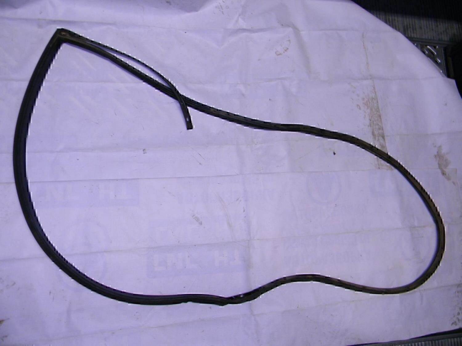 Уплотнитель двери MITSUBISHI Lancer (CS/Classic) 2003-2006