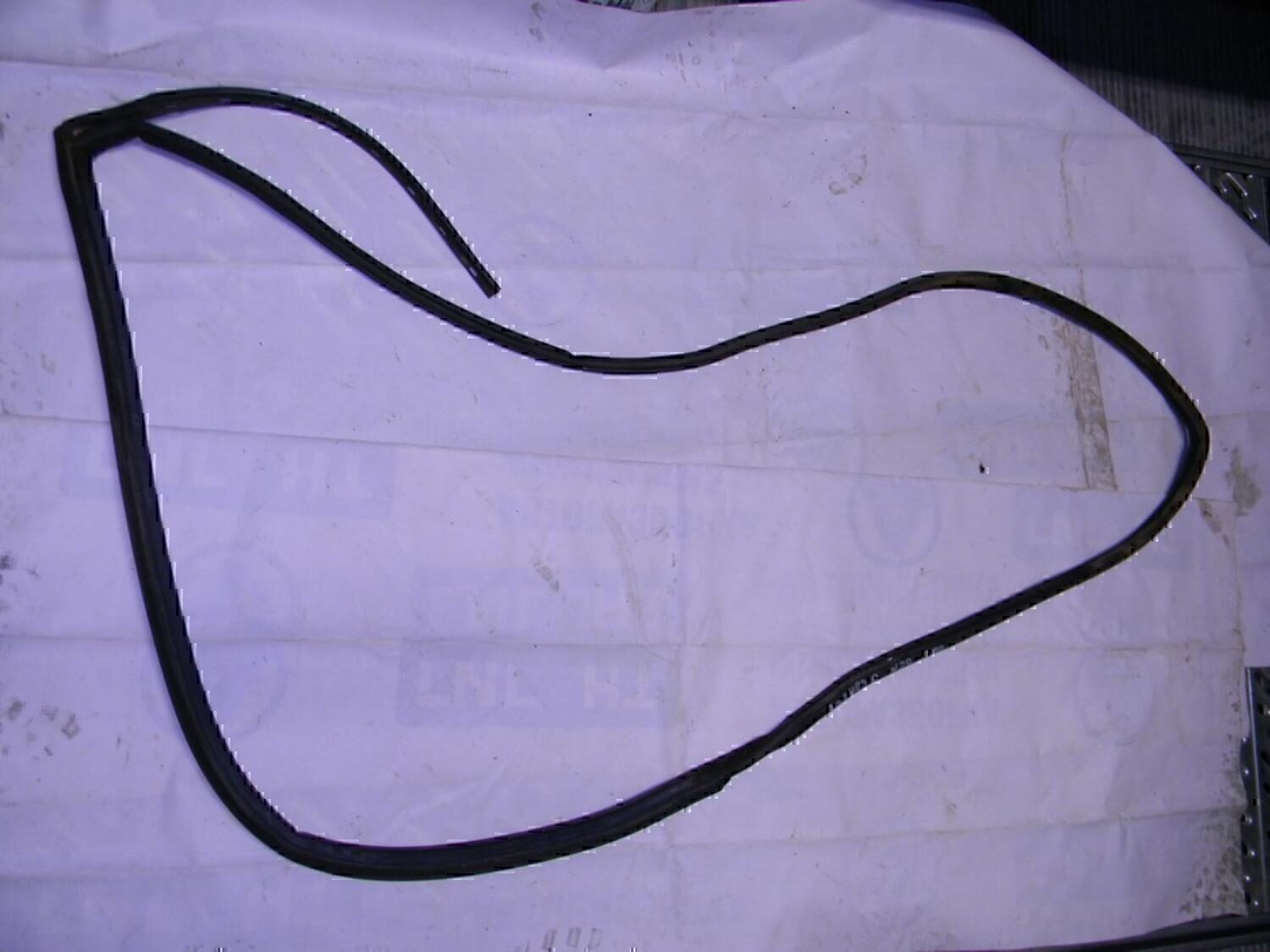 Уплотнитель двери MITSUBISHI Lancer (CS/Classic) 2003-2006