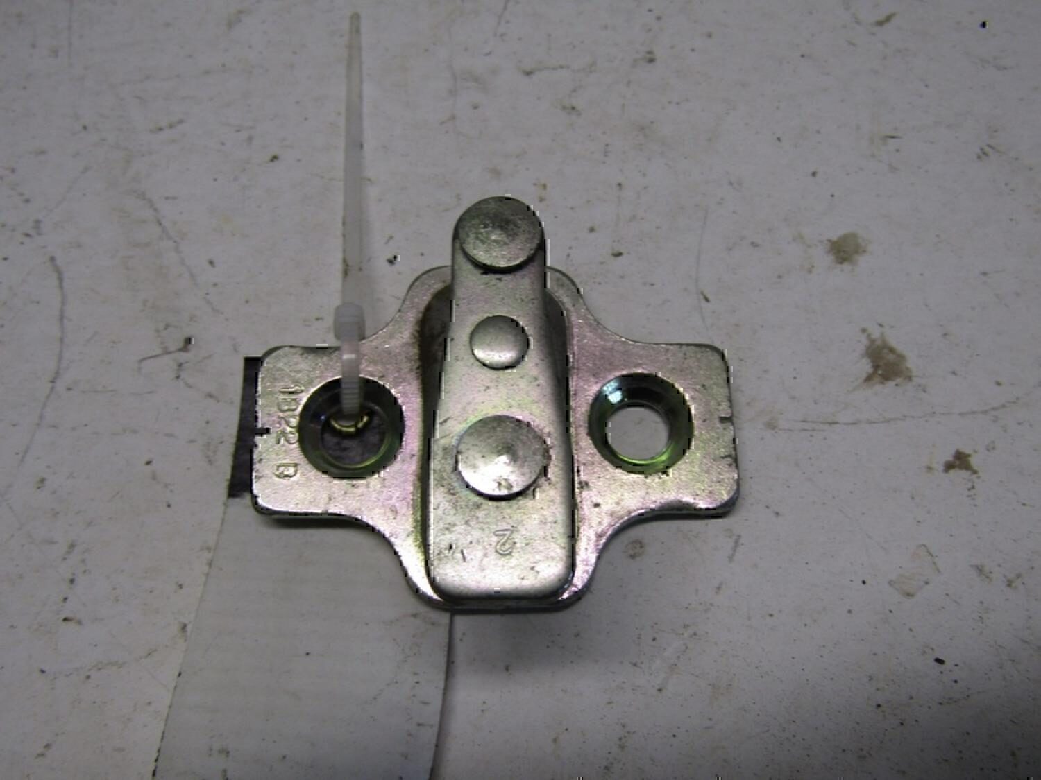 Ответная часть замка двери Chevrolet Aveo (T200) 2003-2008