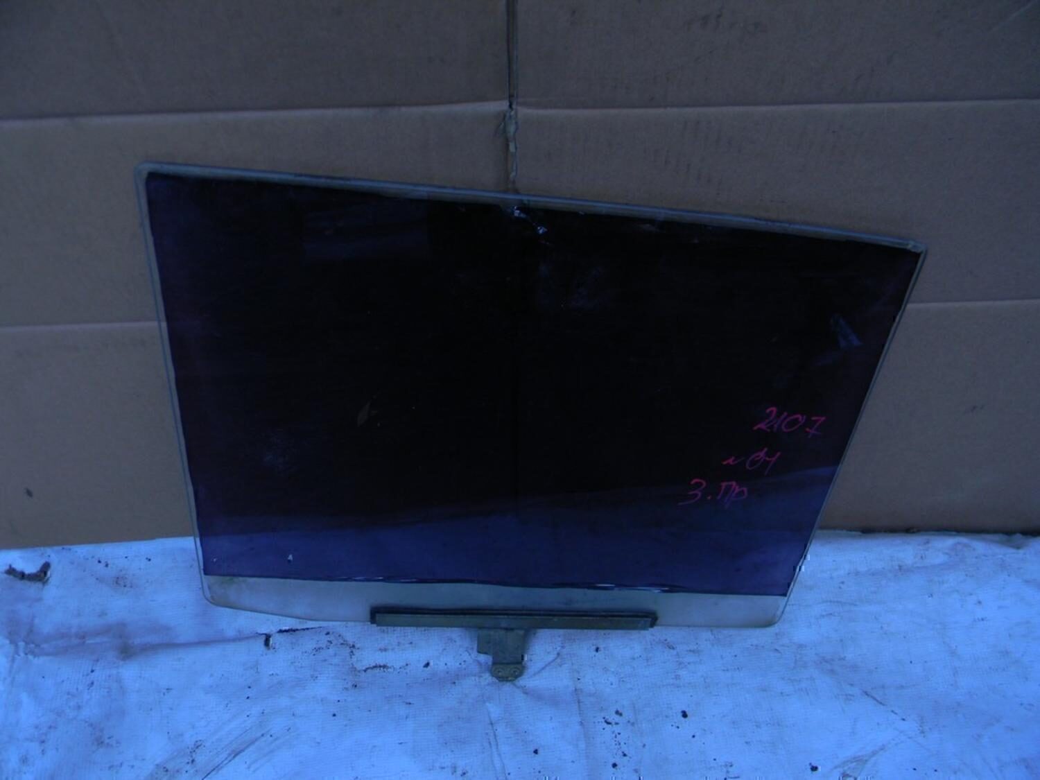 Стекло двери задней правой VAZ Lada 2107