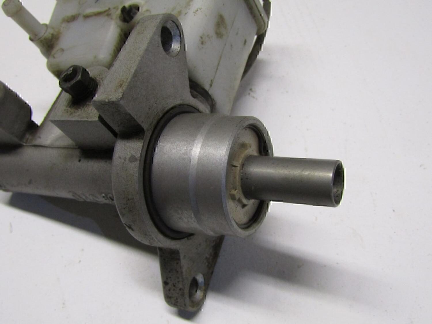 Цилиндр тормозной главный — фото 2