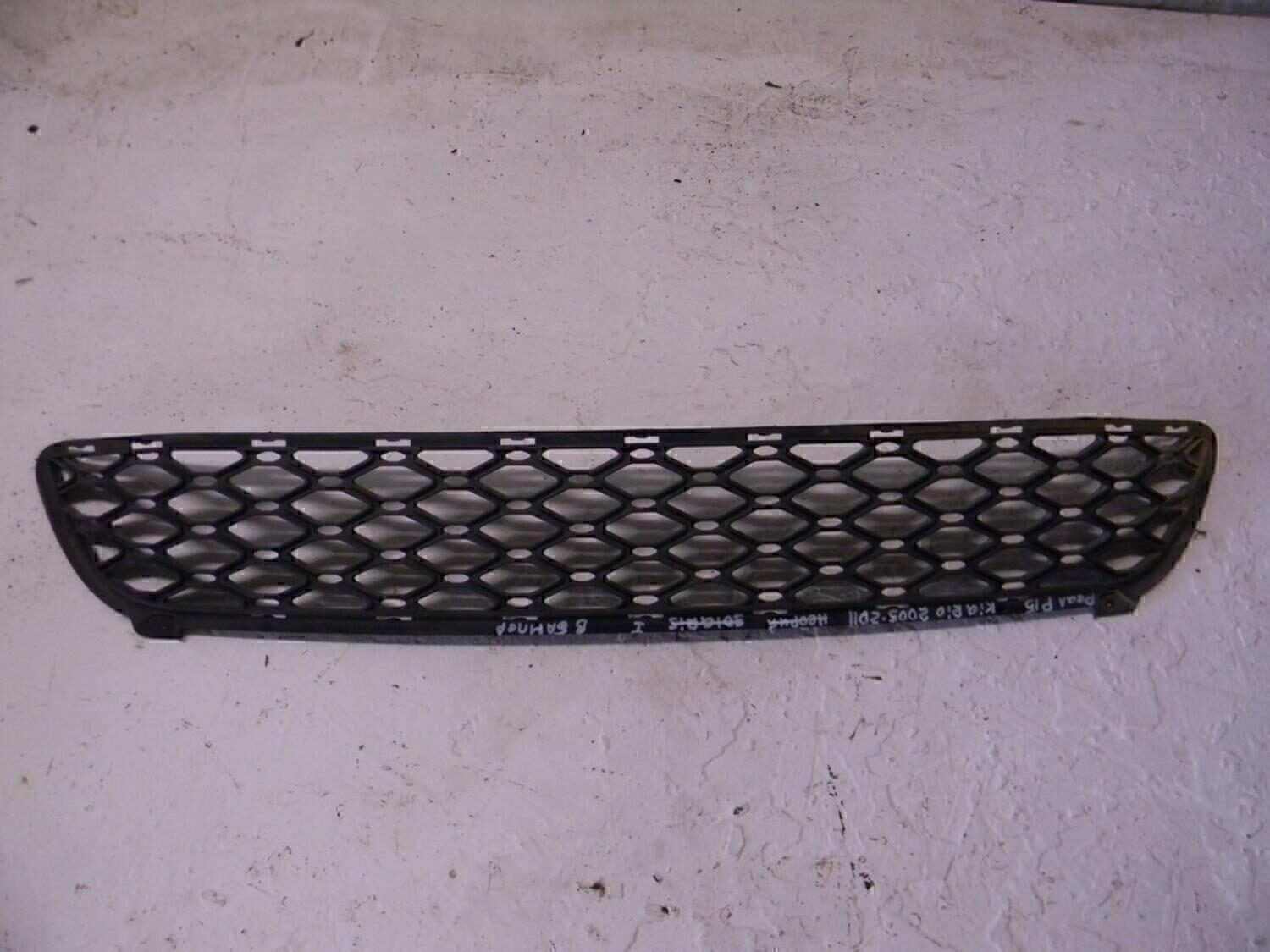 Решетка в бампер центральная KIA RIO 2005-2011