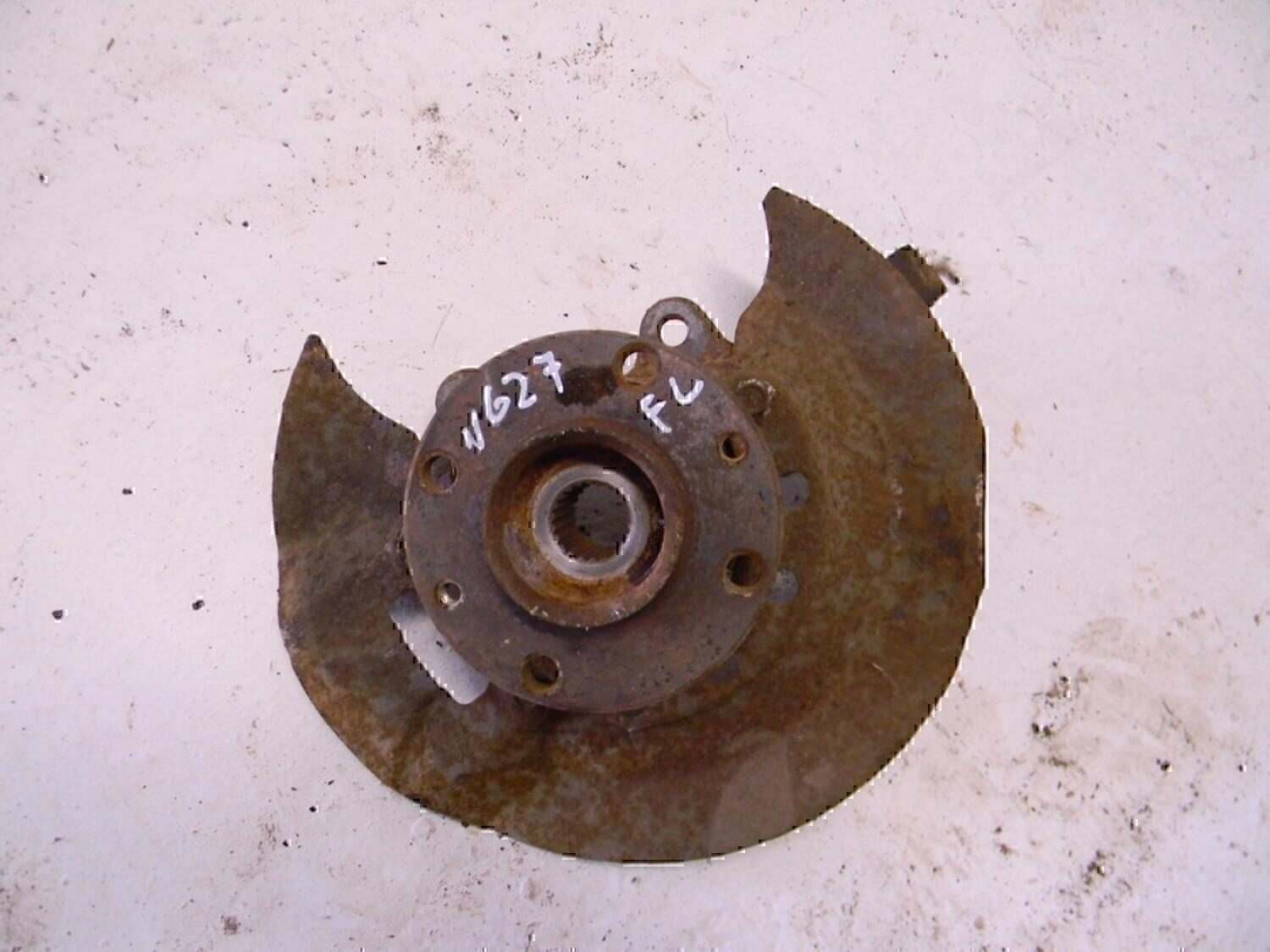 Кулак поворотный передний левый VAZ Lada Granta 2011>