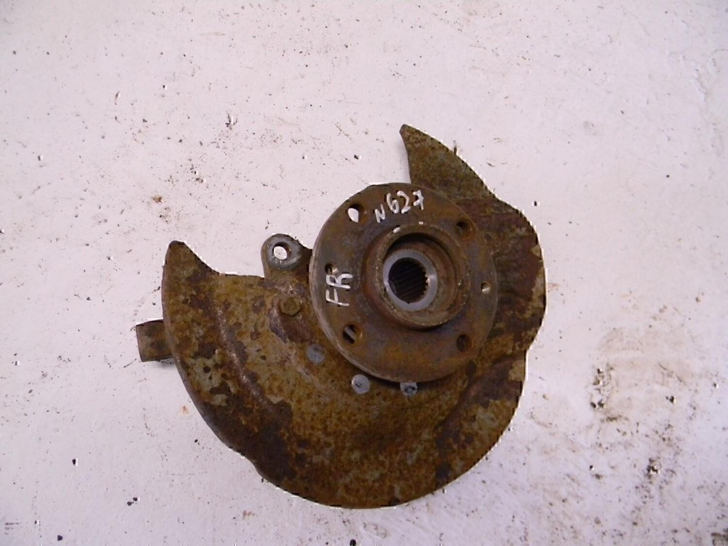 Кулак поворотный передний правый VAZ Lada Granta 2011>