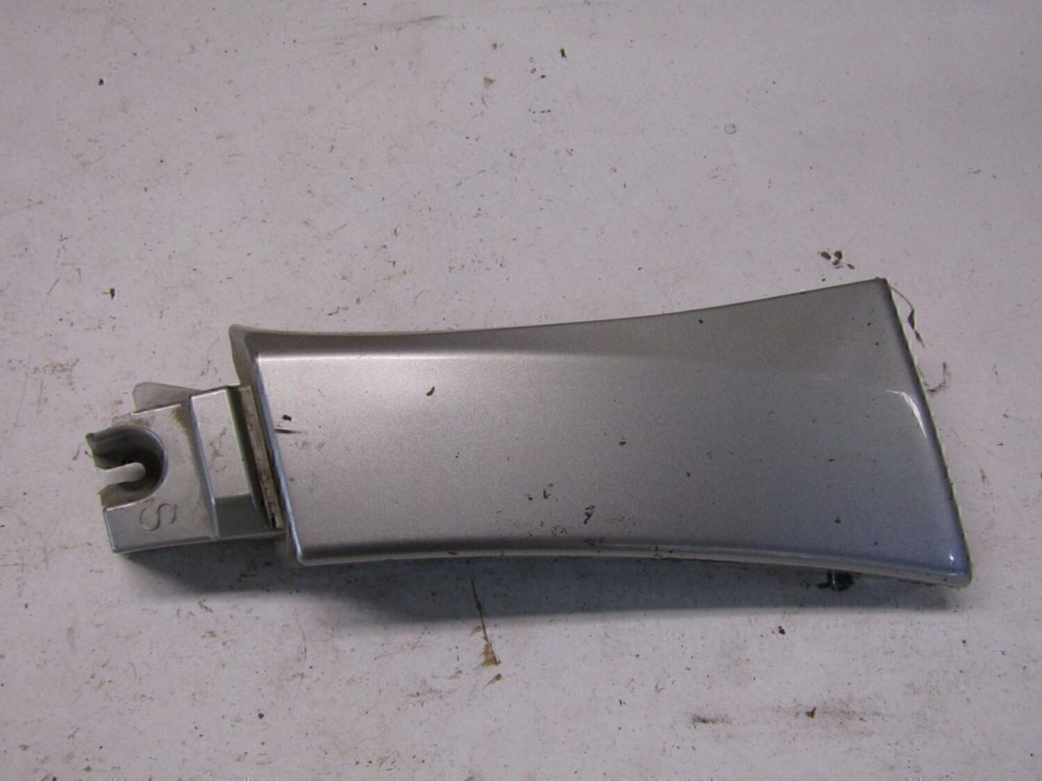 Молдинг переднего правого крыла Subaru Forester (S11) 2002-2007