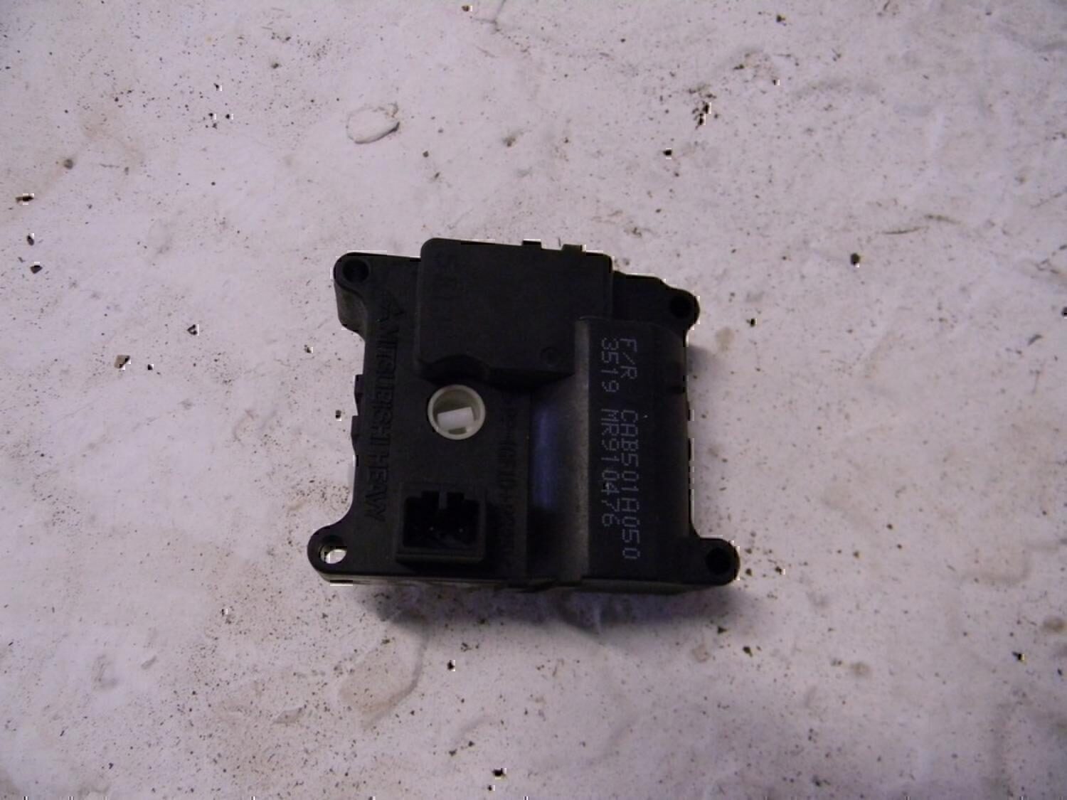 Моторчик заслонки отопителя MITSUBISHI Carisma (DA) 1999-2003