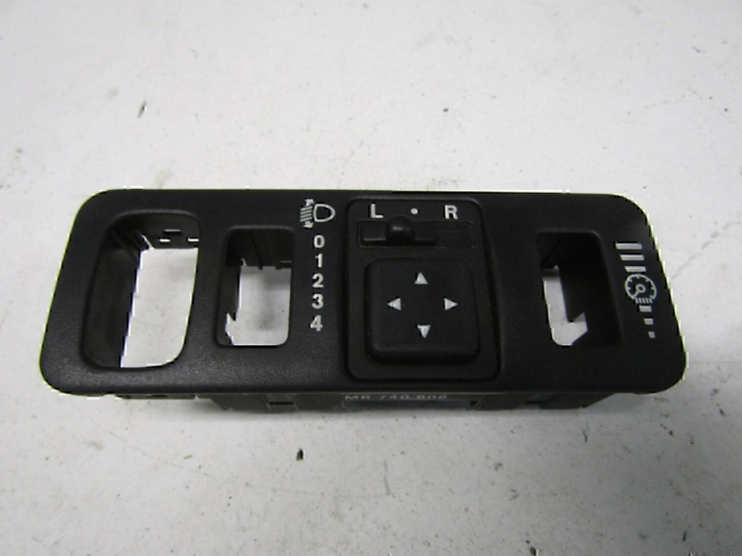 Переключатель регулировки зеркала MITSUBISHI Carisma (DA) 1999-2003