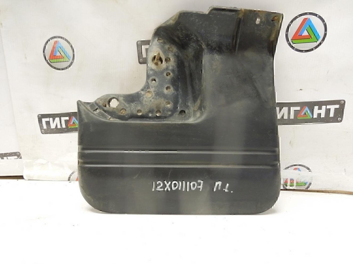 Брызговик передний левый MITSUBISHI Pajero/Montero (V1, V2, V3, V4) 1991-1996