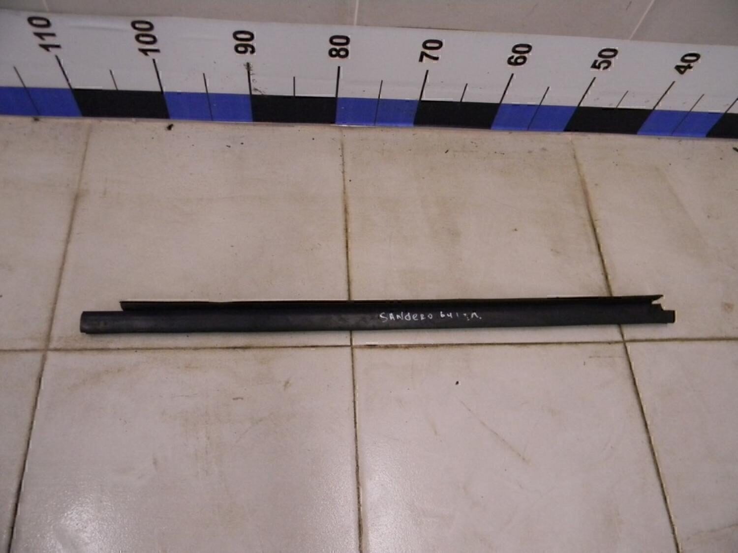 Накладка стекла заднего левого RENAULT Sandero 2009-2014