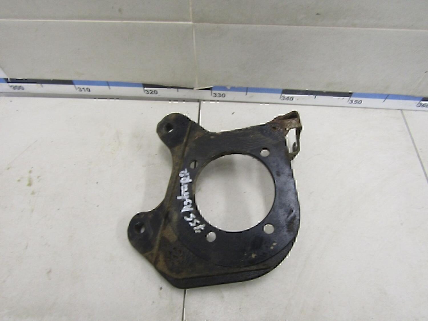 Скоба суппорта заднего OPEL Astra J 2010>