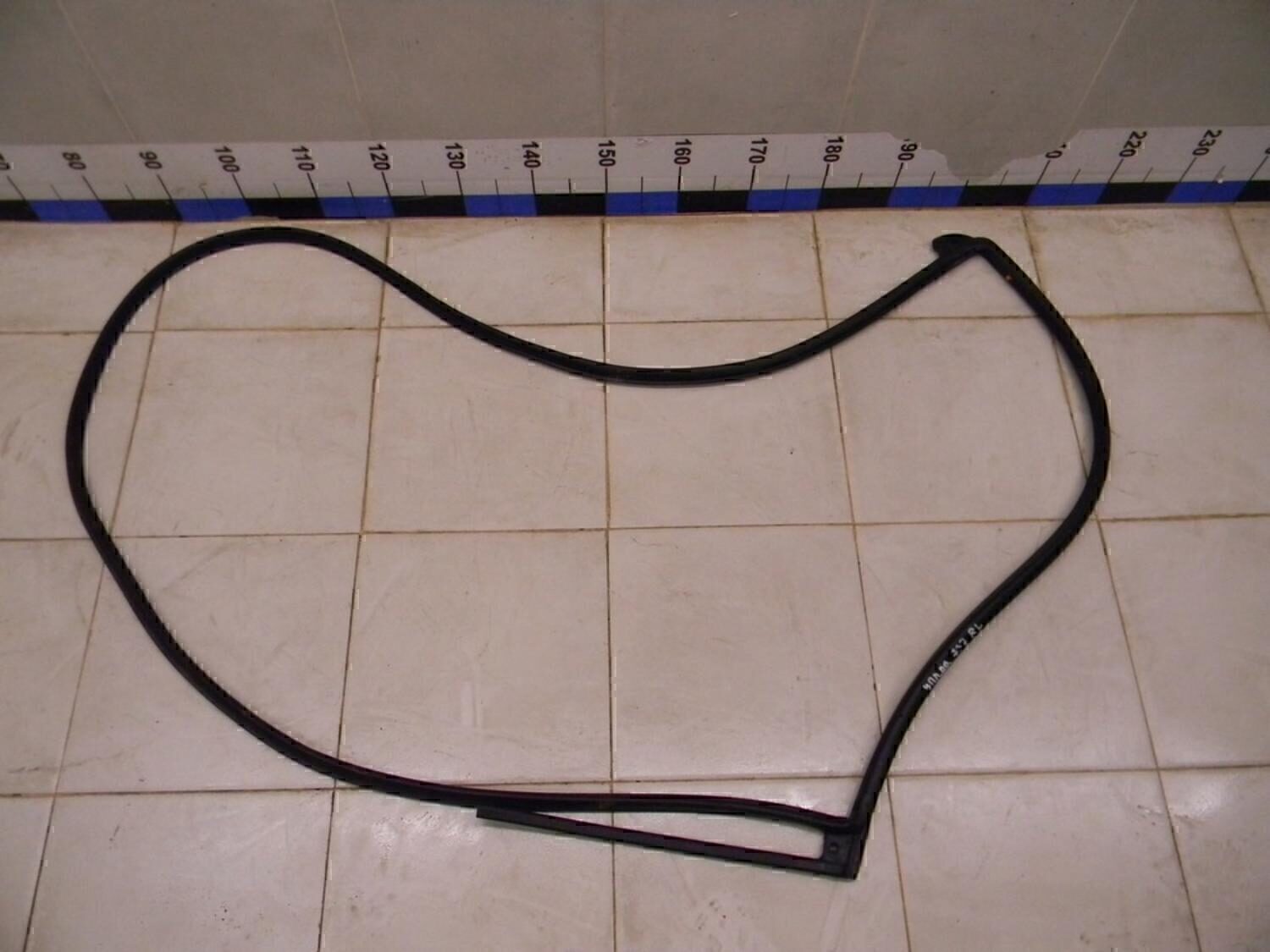 Уплотнитель двери KIA Sportage 2010-2015