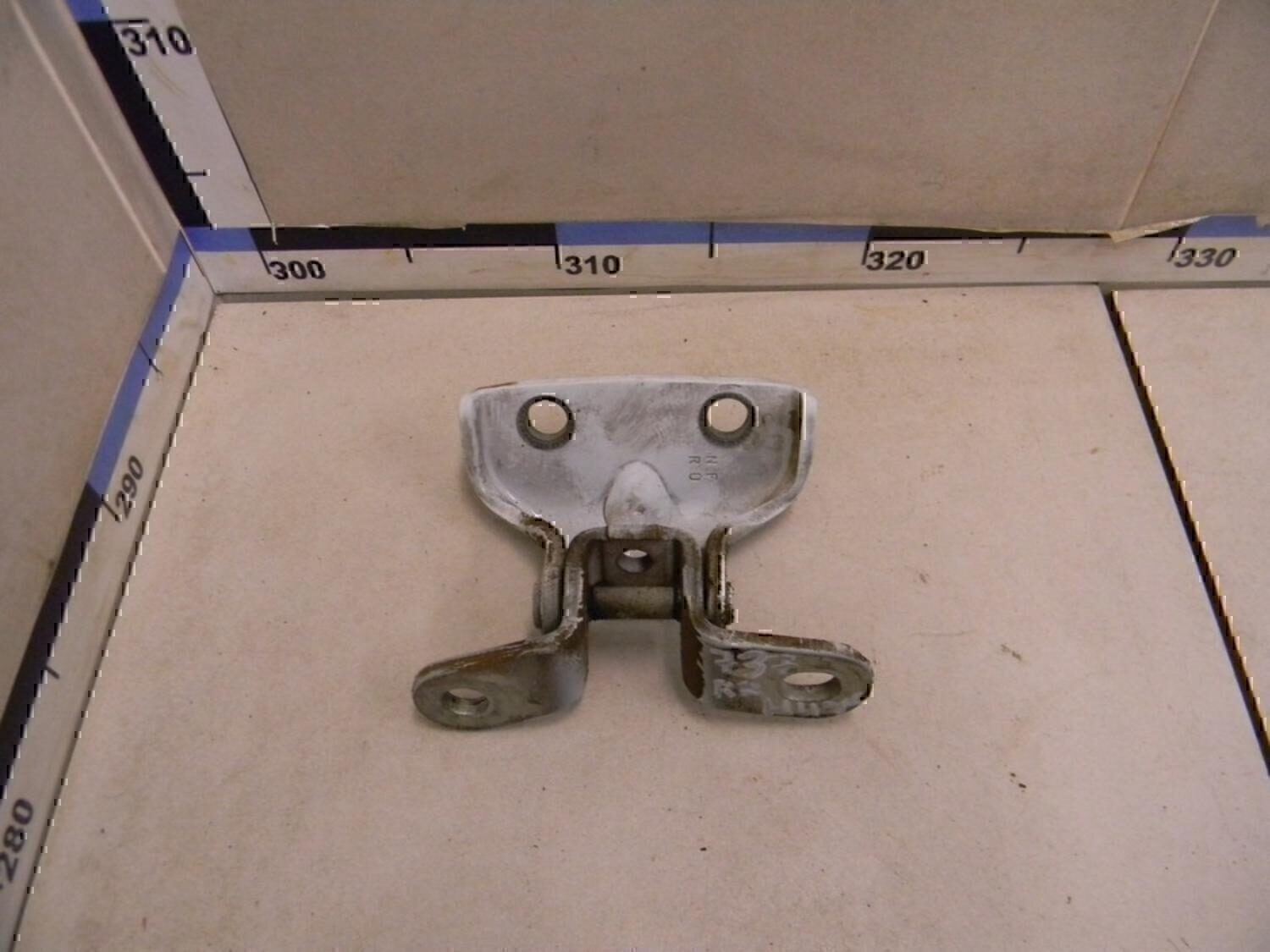 Петля двери HYUNDAI Ceed 2007- 2012