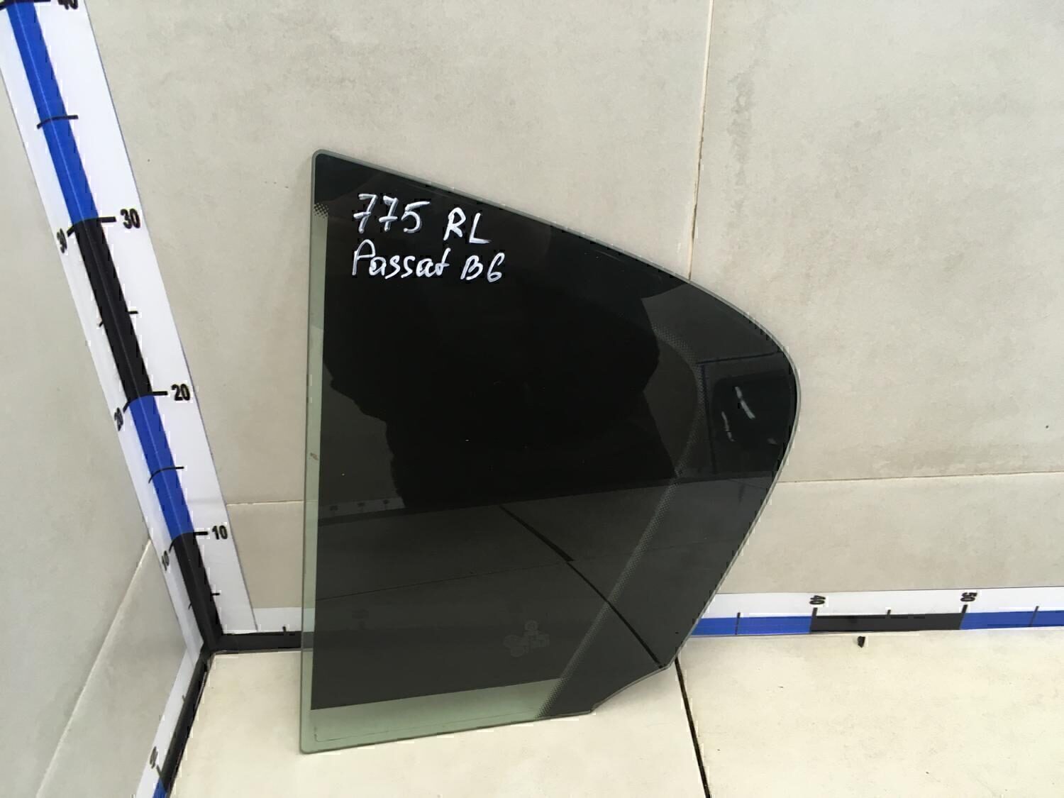 Стекло двери задней левой (форточка) VW Passat [B6] 2005-2010