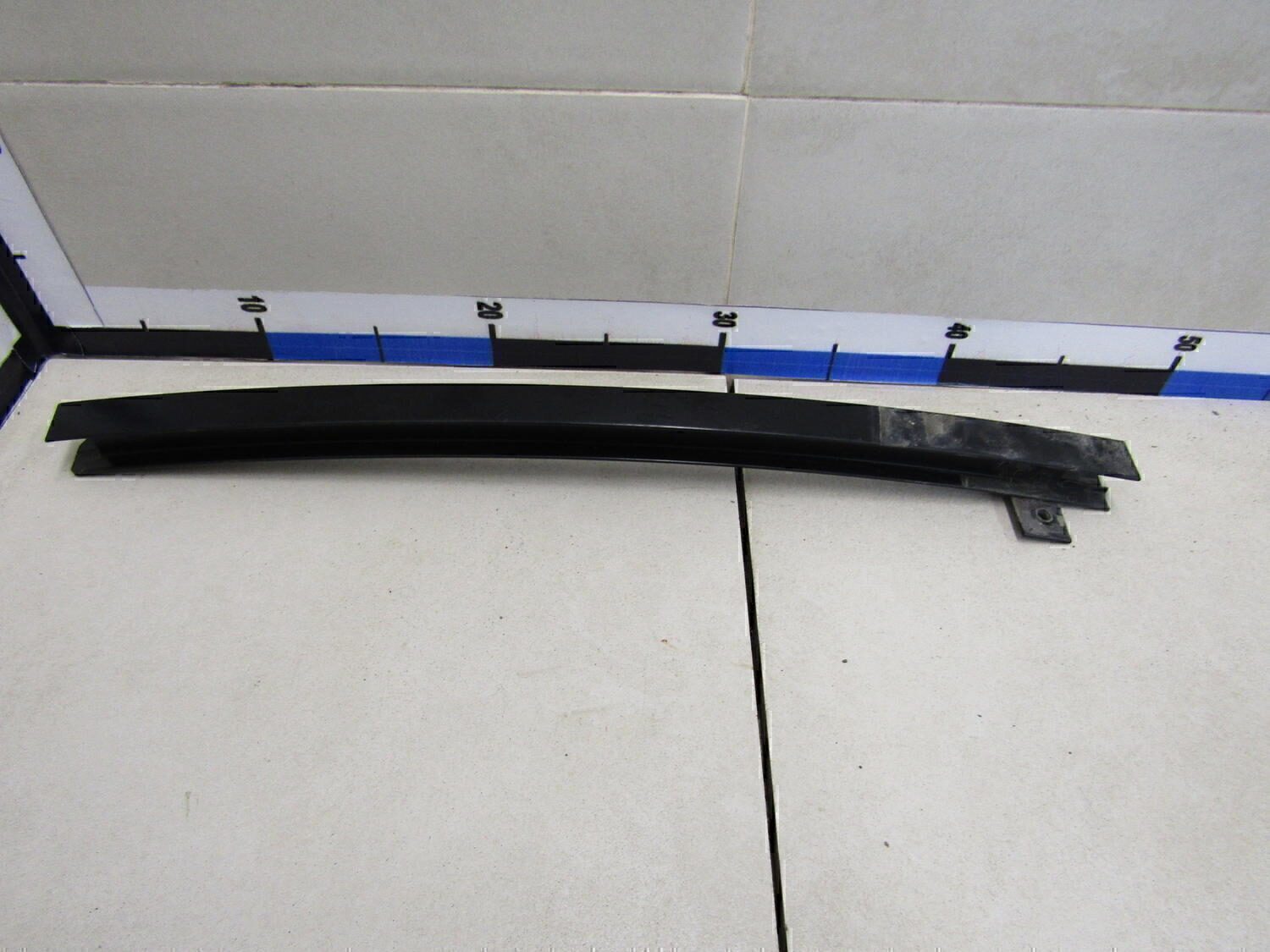 Направляющая стекла VW Passat [B6] 2005-2010