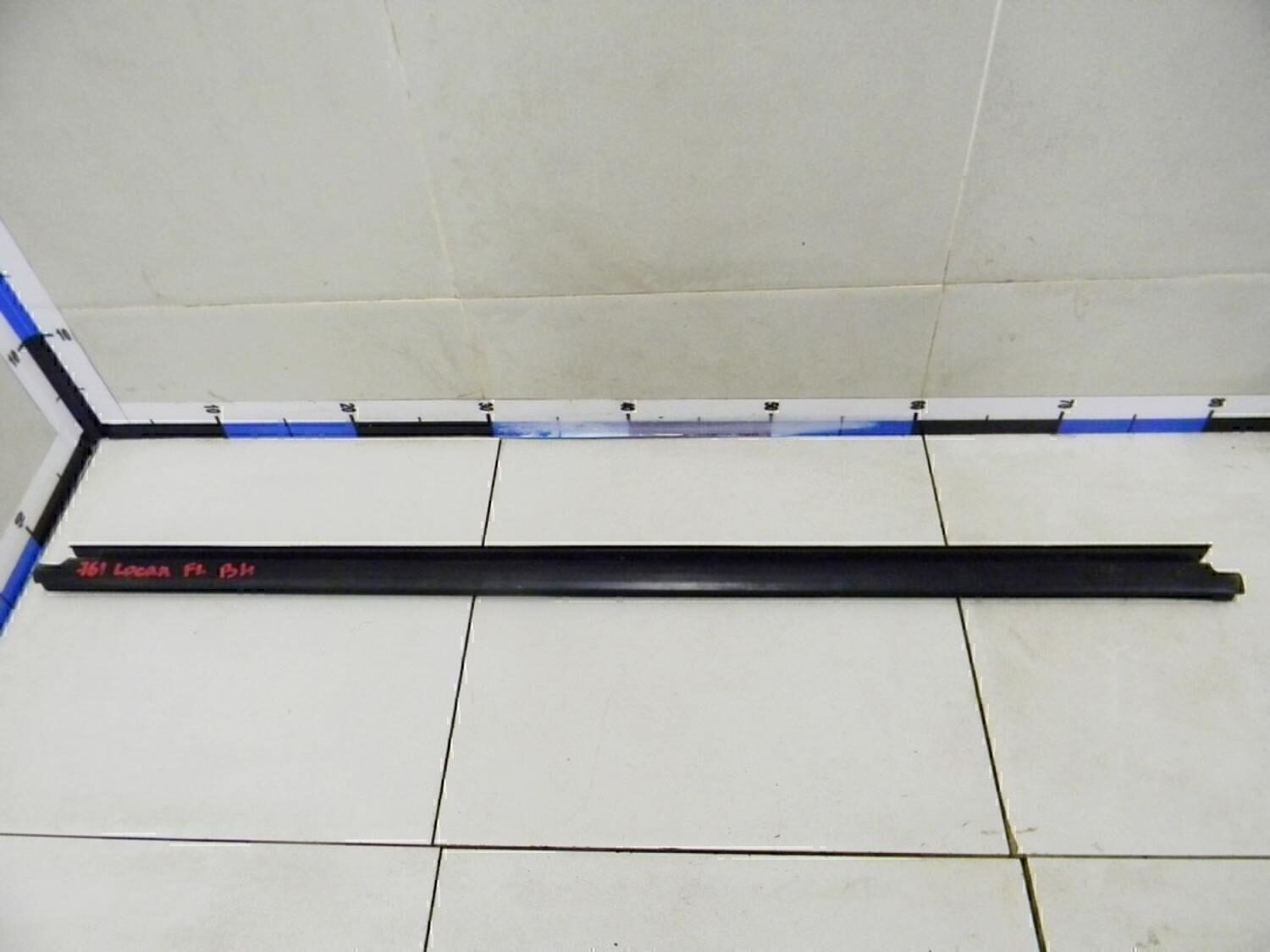 Накладка стекла переднего левого RENAULT Logan 2005-2014