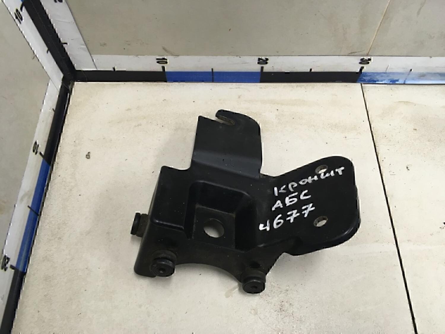 Кронштейн блока ABS (насос) Chevrolet Aveo (T300) 2011>